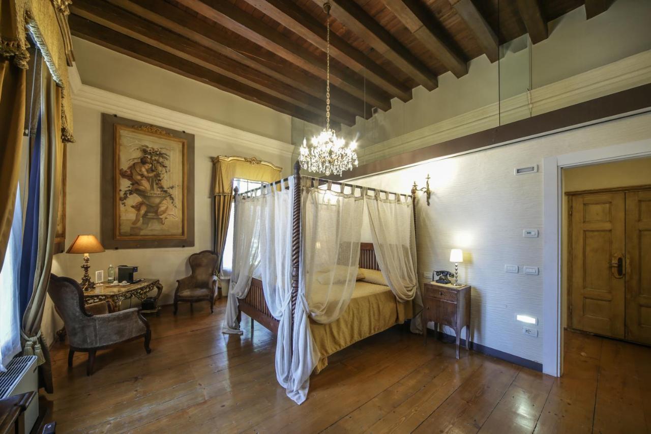 Relais Castello Bevilacqua Luaran gambar