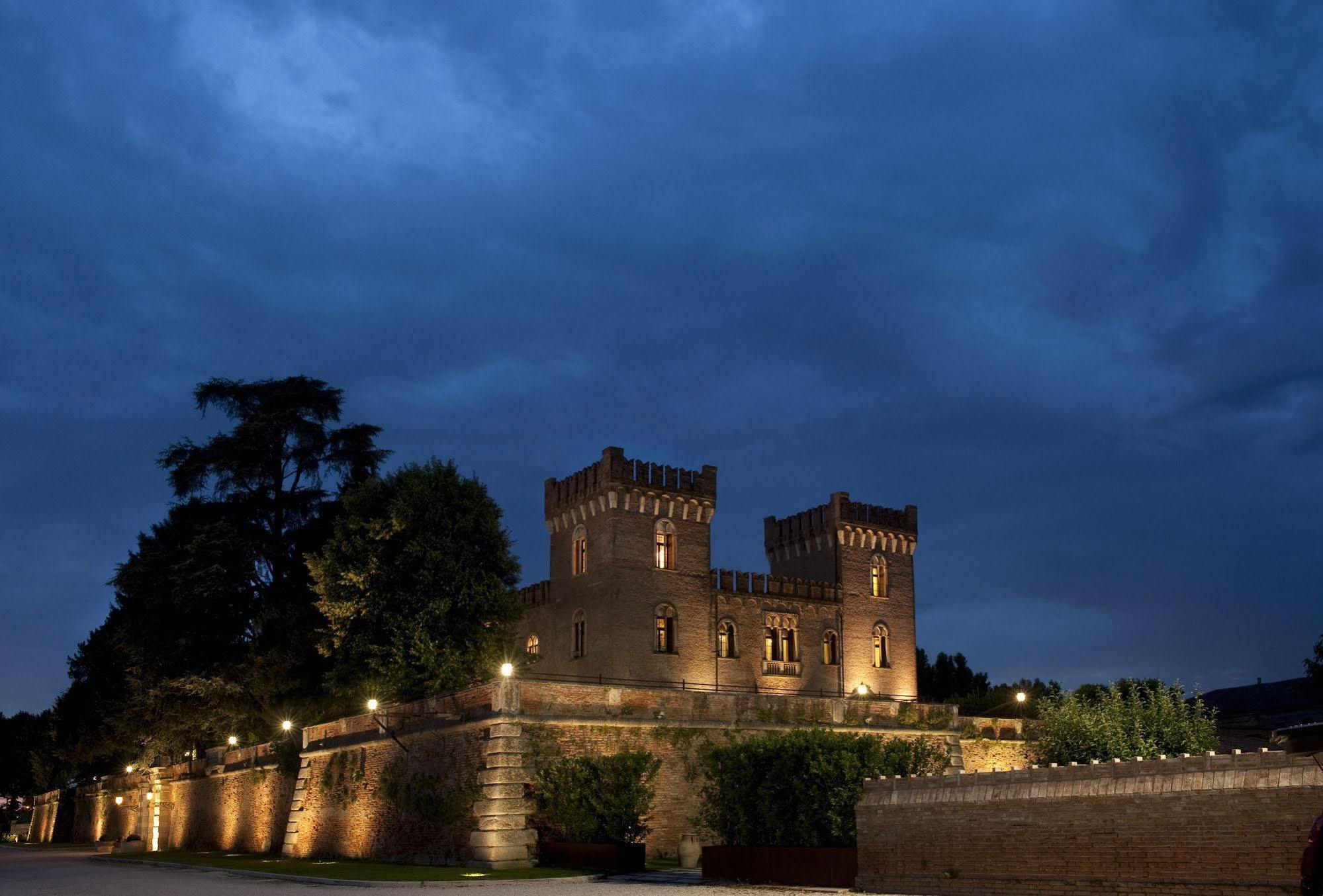 Relais Castello Bevilacqua Luaran gambar